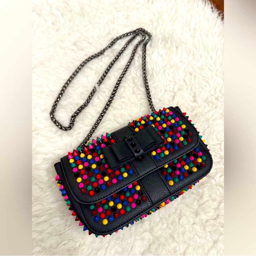 Christian Louboutin Sweet Charity
chain bag